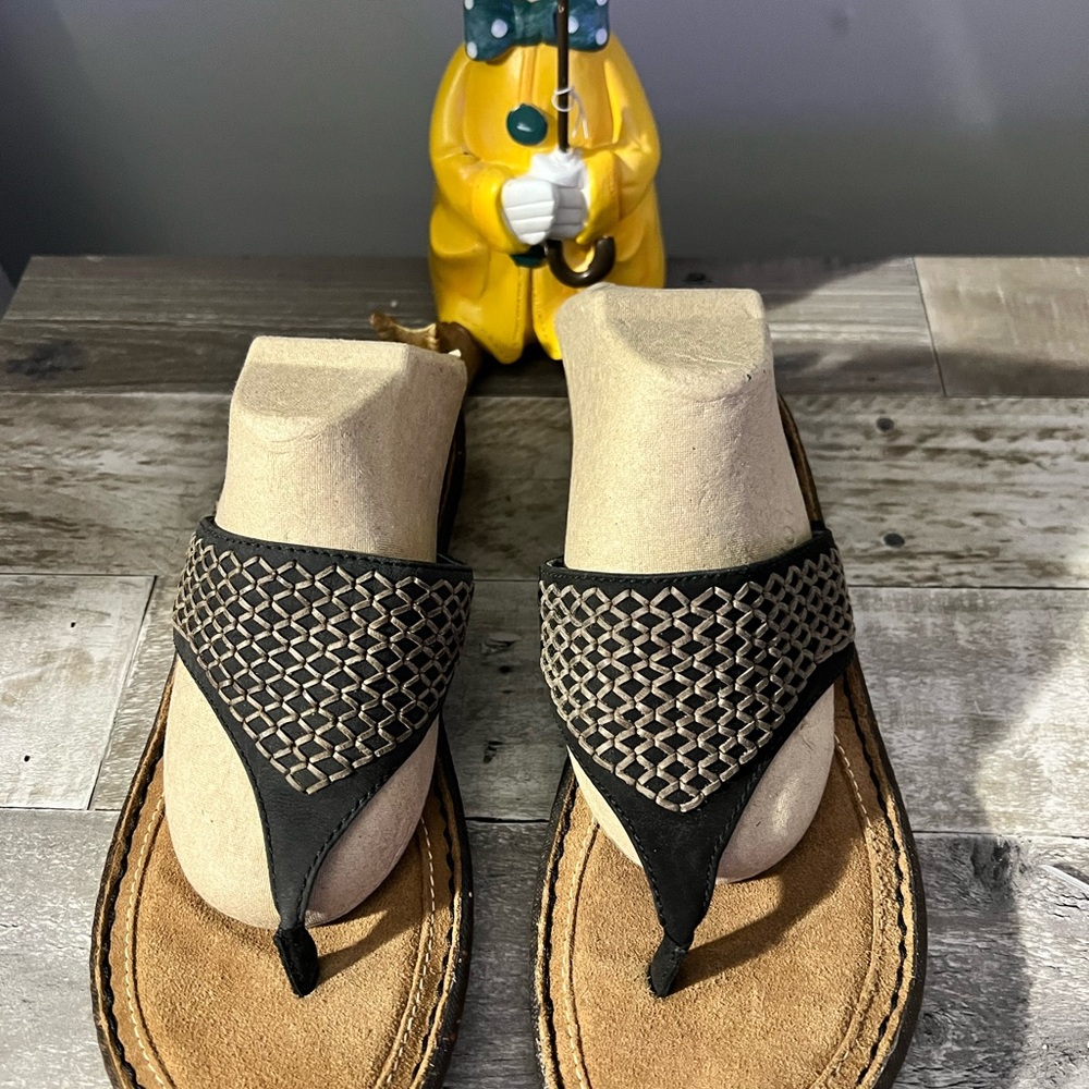UGG Black and Tan Women's Sandals